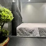 Апартаменты Luxury Black And White Interior & Rooftop Terrace *
