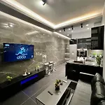 Luxury Black And White Interior & Rooftop Terrace Каламата