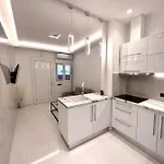 Апартаменты Luxury Black And White Interior & Rooftop Terrace *