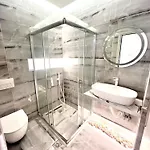 Luxury Black And White Interior & Rooftop Terrace Апартаменты Каламата