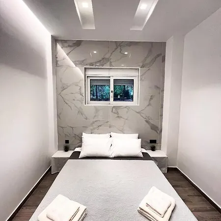 Luxury Black And White Interior & Rooftop Terrace *