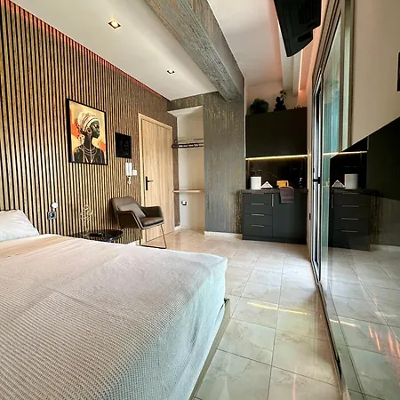 Luxury Black And White Interior & Rooftop Terrace *