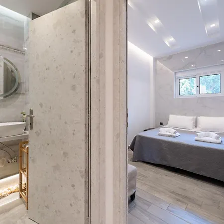 Luxury Black And White Interior & Rooftop Terrace Apartment *