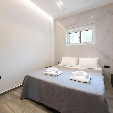Apartment Luxury Black And White Interior & Rooftop Terrace *