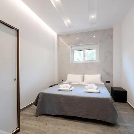 Apartment Luxury Black And White Interior & Rooftop Terrace *