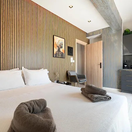 Luxury Black And White Interior & Rooftop Terrace *