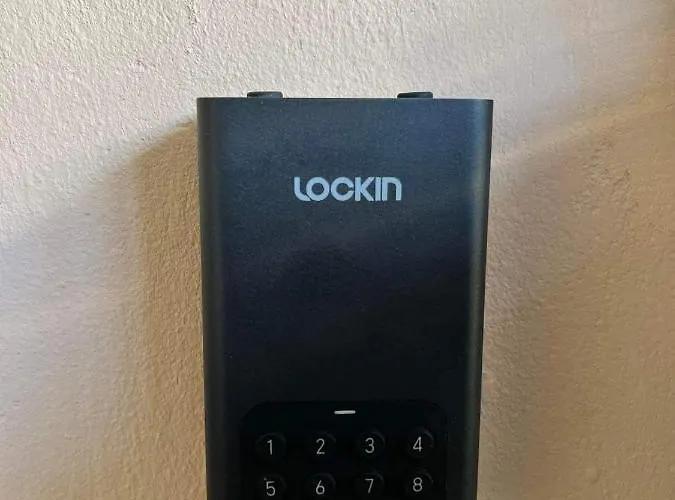 Apartman Luxury Black And White Interior