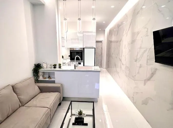 아파트 Luxury Black And White Interior & Rooftop Terrace