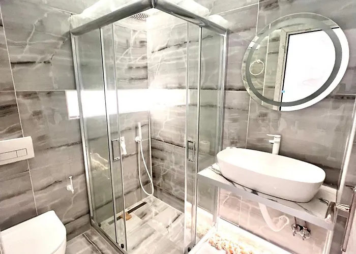 Luxury Black And White Interior Apartman Kalamáta